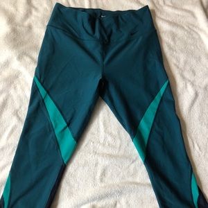 Nike Dri-Fit Cropped Leggings